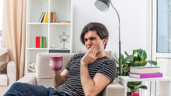 Cara Efektif Mengatasi Gigi Sensitif dan Perawatannya