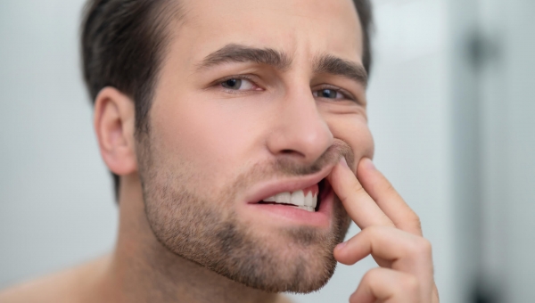 Penyebab Gusi Bengkak, Perawatan, dan Cara Pencegahannya