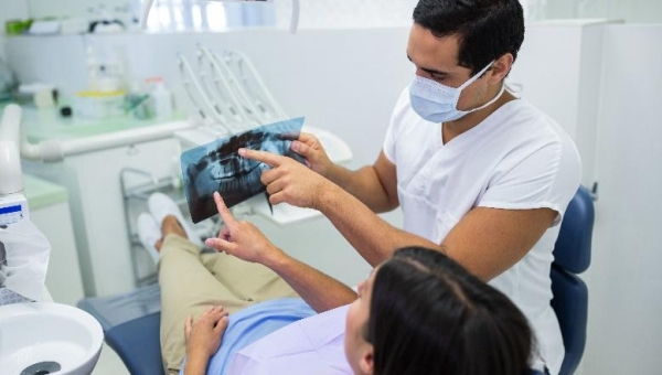 Kapan Tumbuhnya Gigi Bungsu dan Bagaimana Menghadapinya?