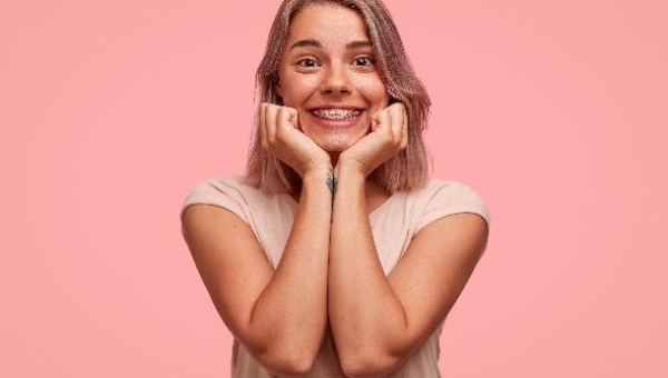 Apa Bedanya Kawat Gigi Lepasan dan Kawat Gigi Cekat? Selengkapnya